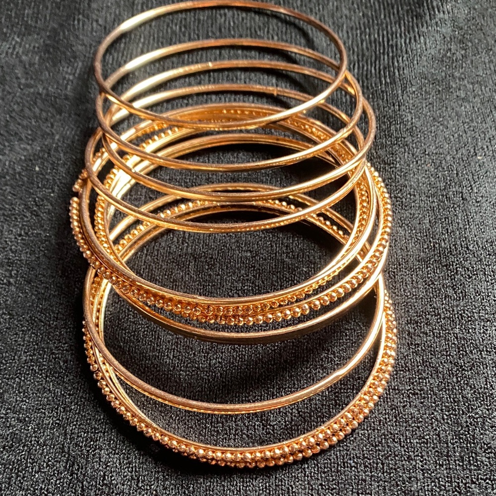 Chic Rose 🌹 Gold-Tone Bangle Bracelet Set